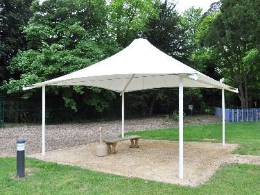 تصميم مظلات حدائق أنيق يلائم المساحات الخارجية